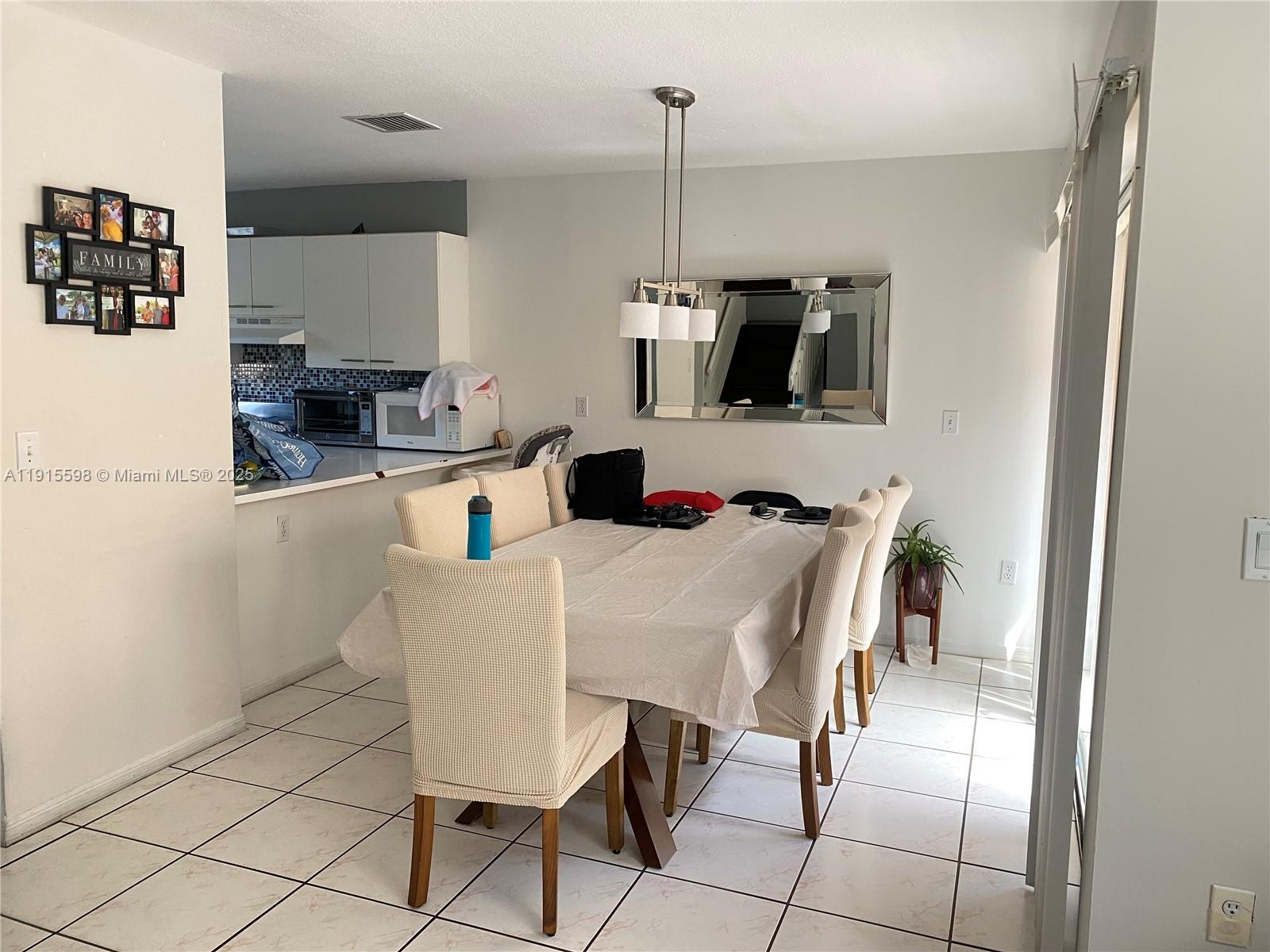 6245 Kendale Lakes Cir # 209