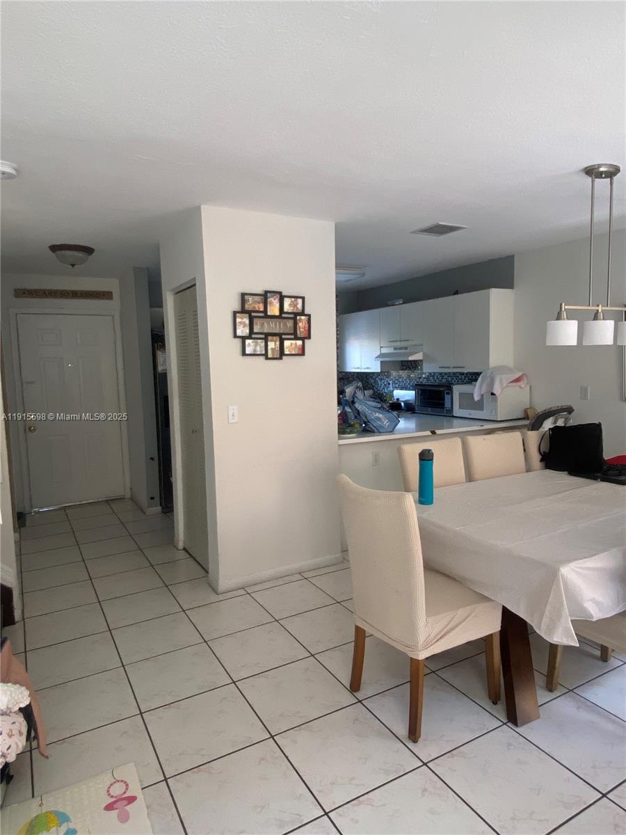 6245 Kendale Lakes Cir # 209