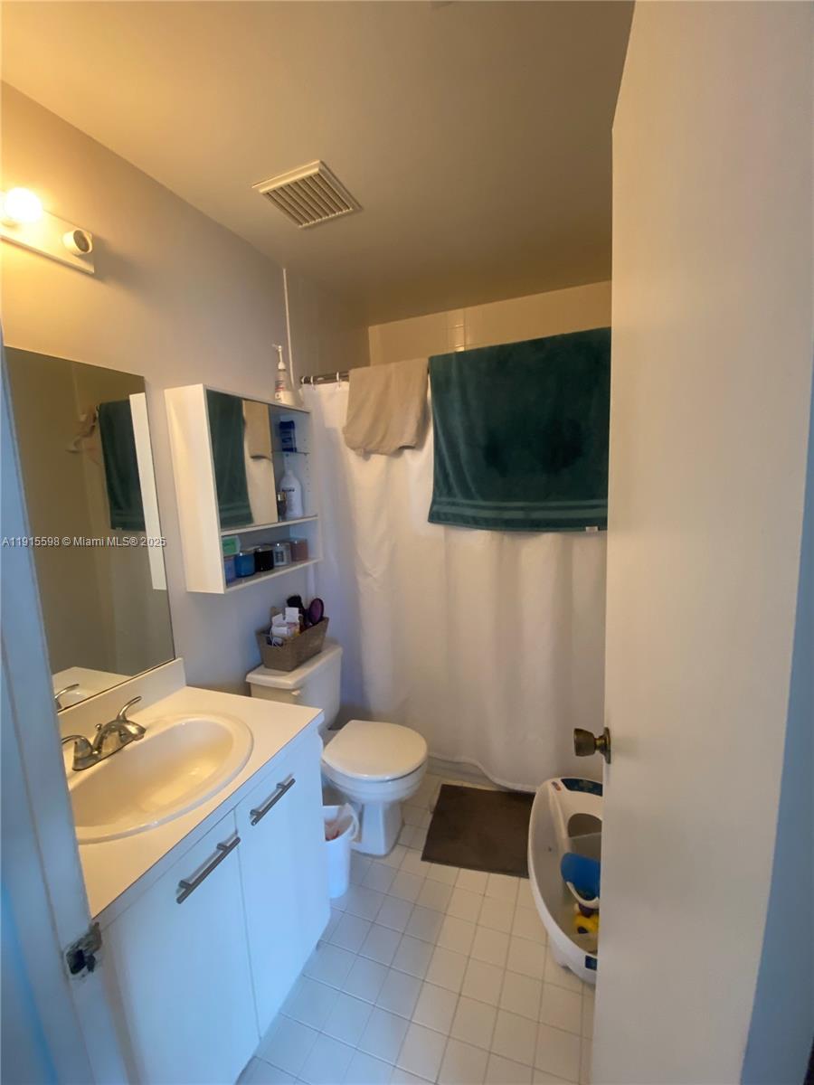 6245 Kendale Lakes Cir # 209