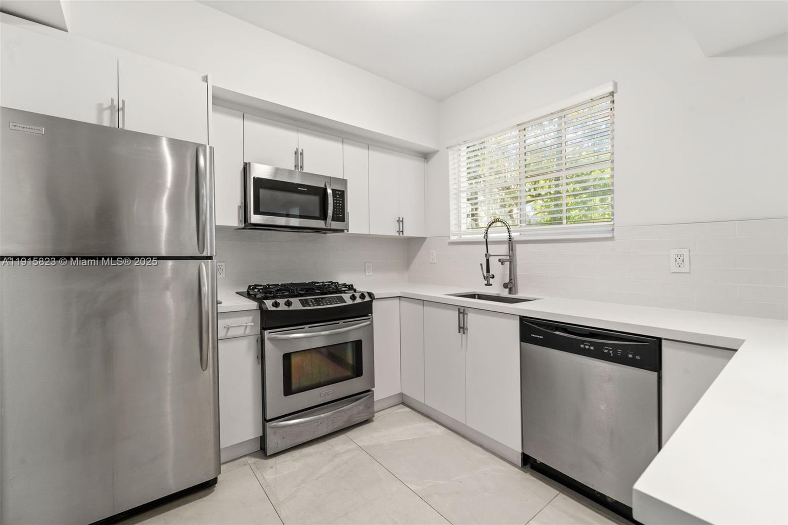 1025 Michigan Av # 1C