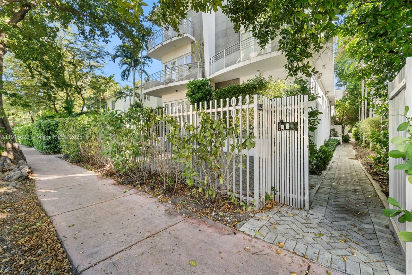 1025 Michigan Av # 1C