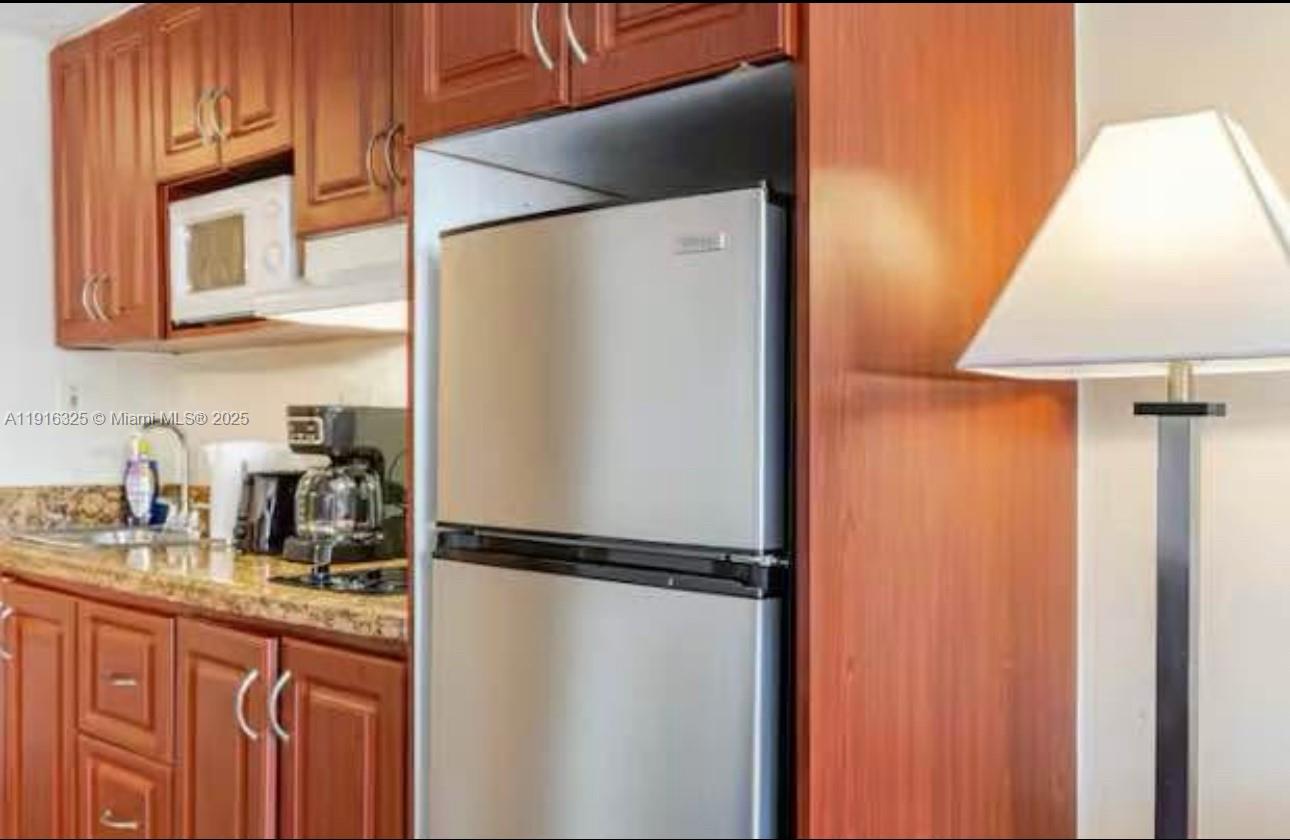 19201 Collins Ave # 733