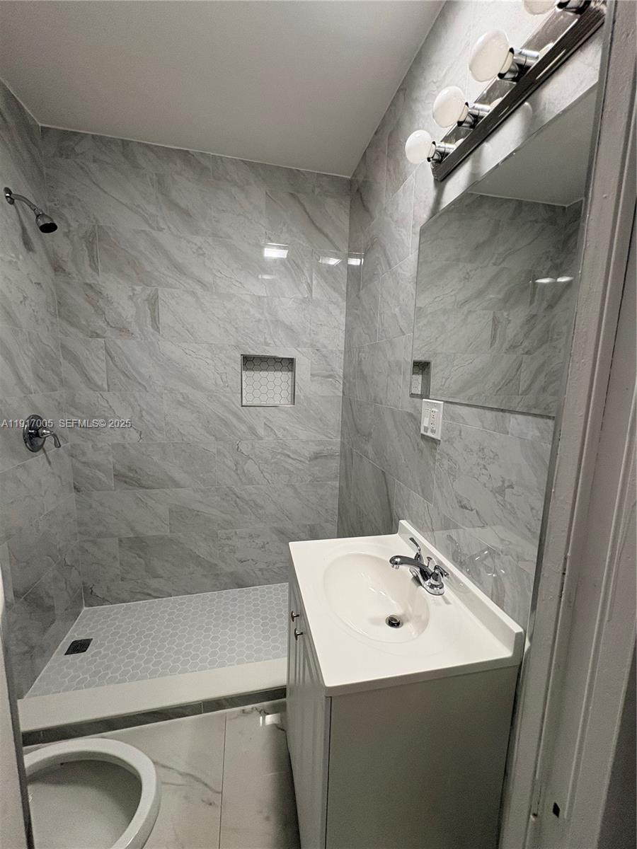 1560 NW 25th Ave # 3