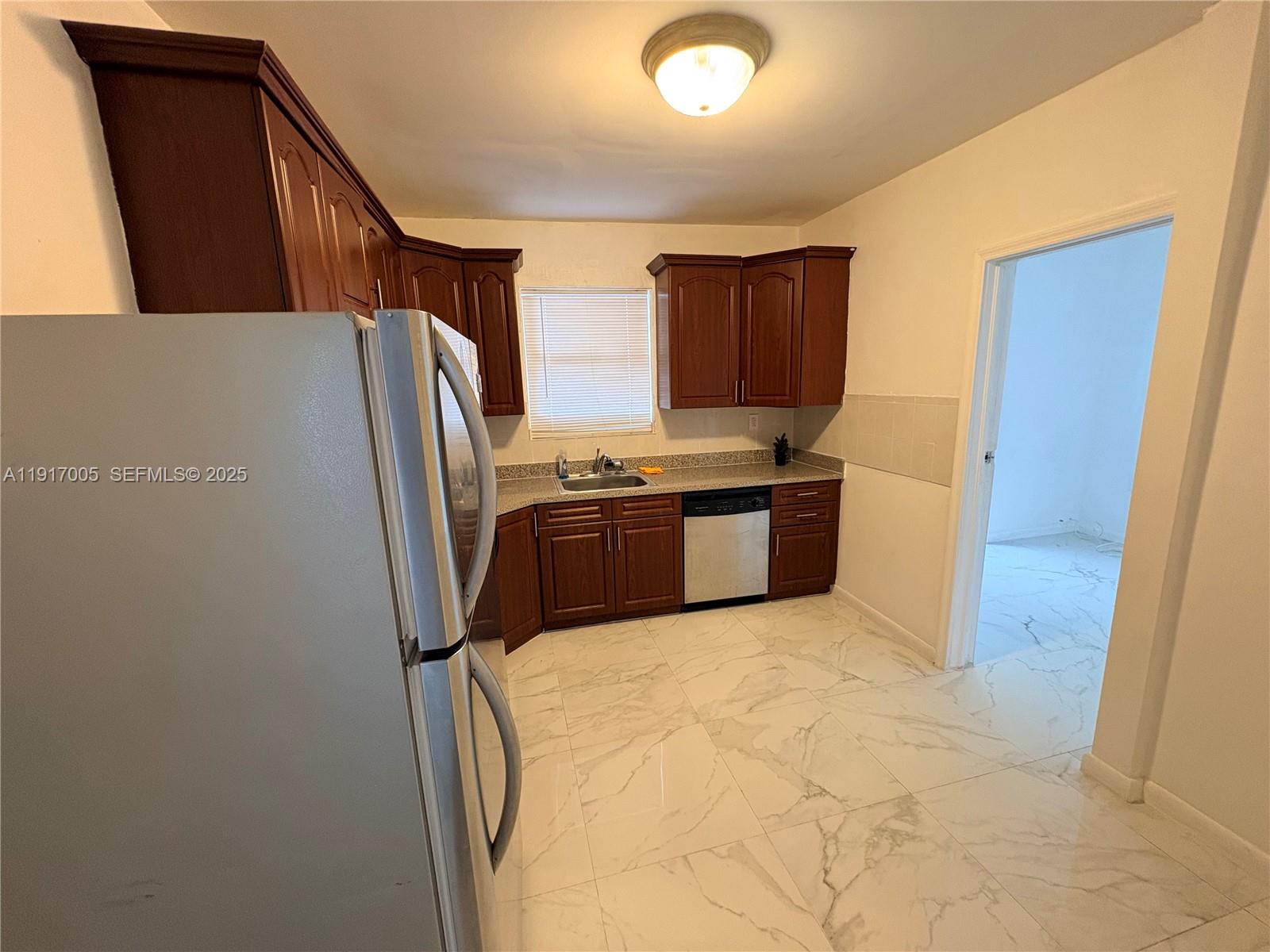 1560 NW 25th Ave # 3