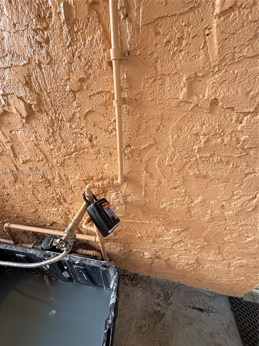 1560 NW 25th Ave # 3