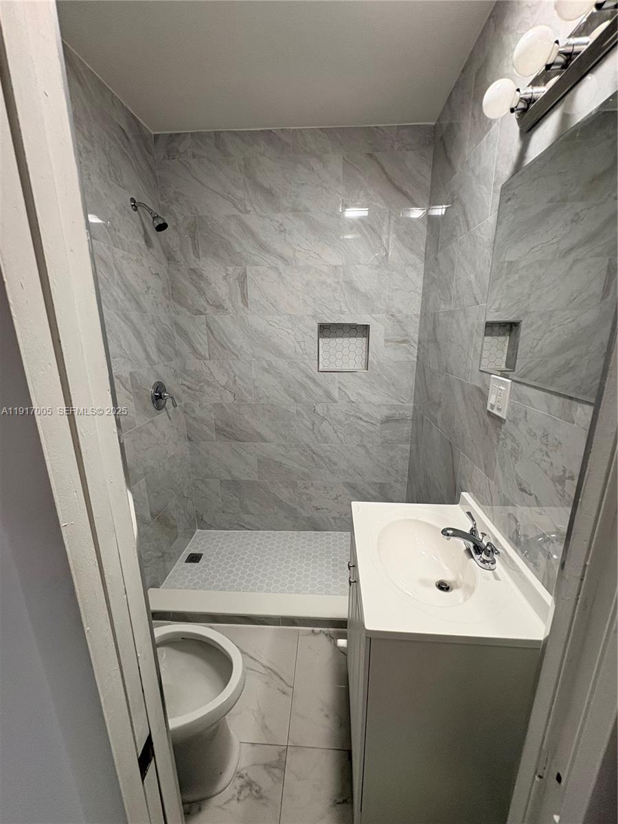 1560 NW 25th Ave # 3