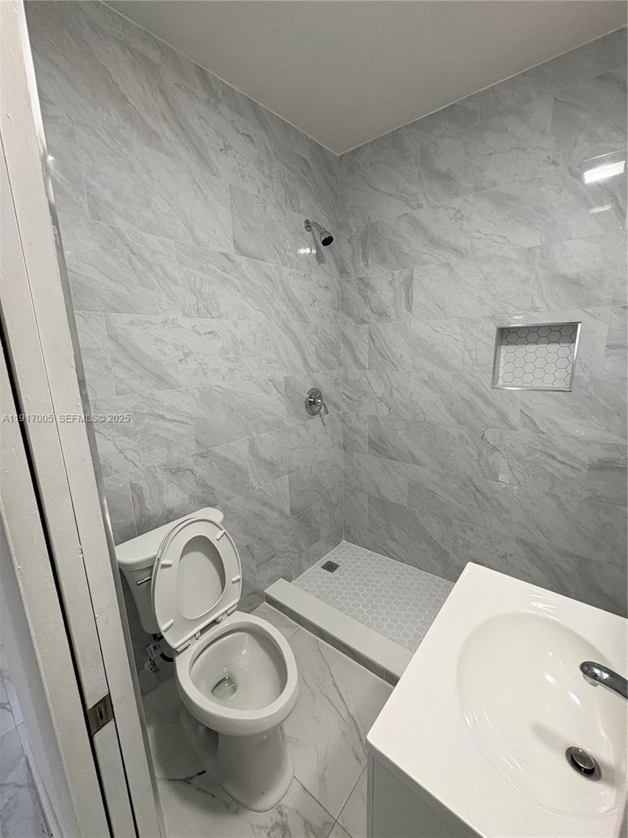 1560 NW 25th Ave # 3