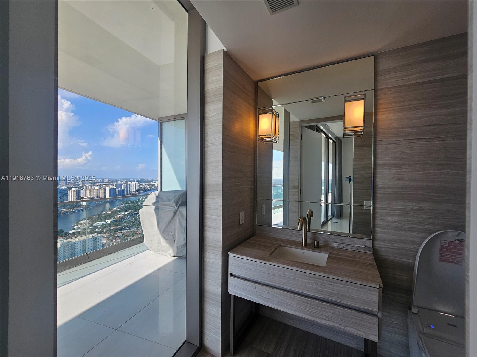 18975 Collins Ave # 4605