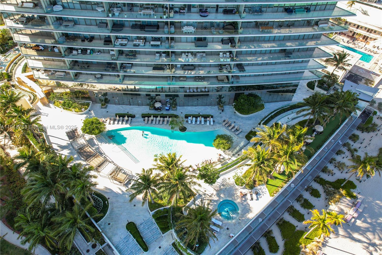 18975 Collins Ave # 4605