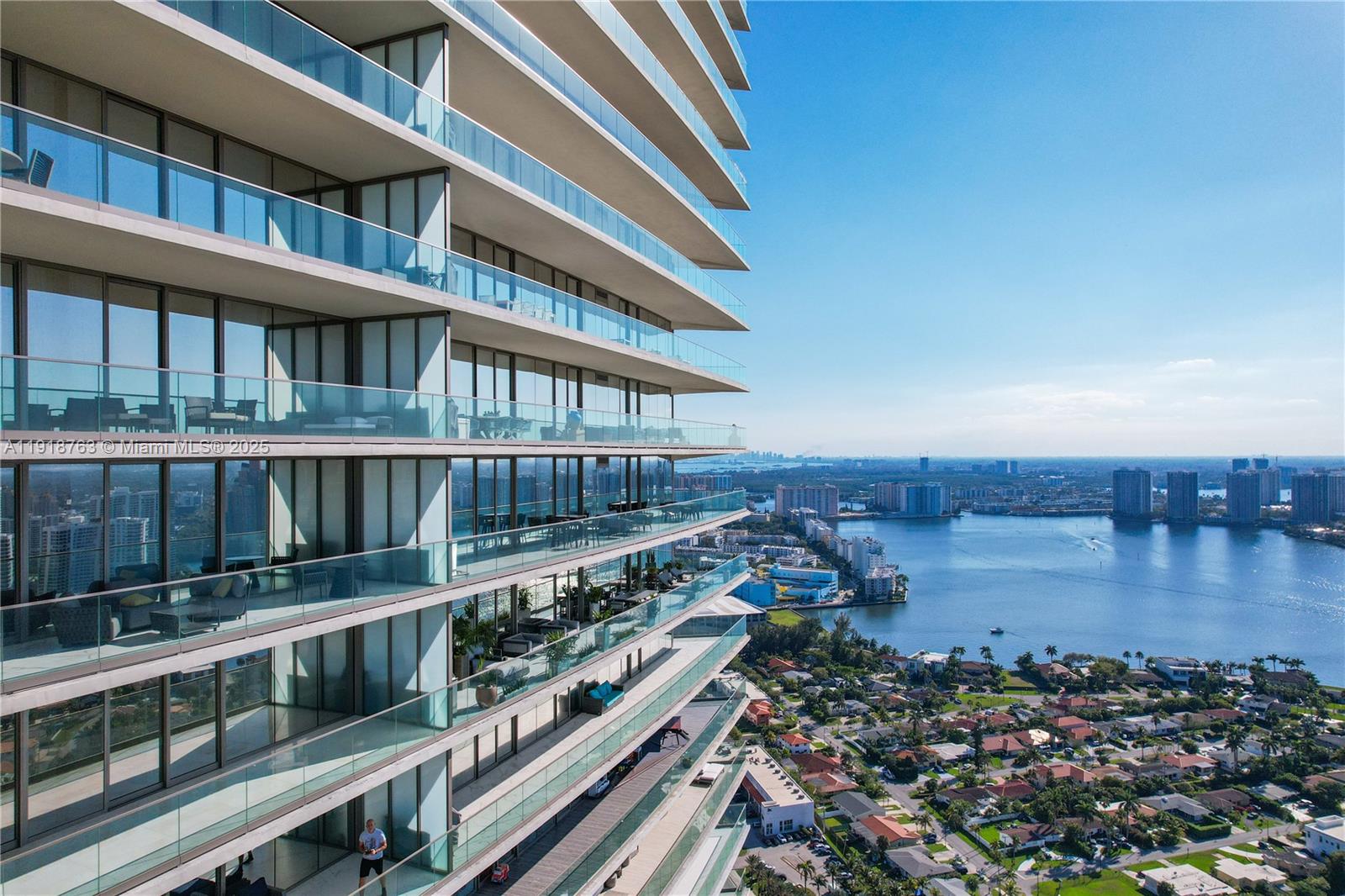 18975 Collins Ave # 4605