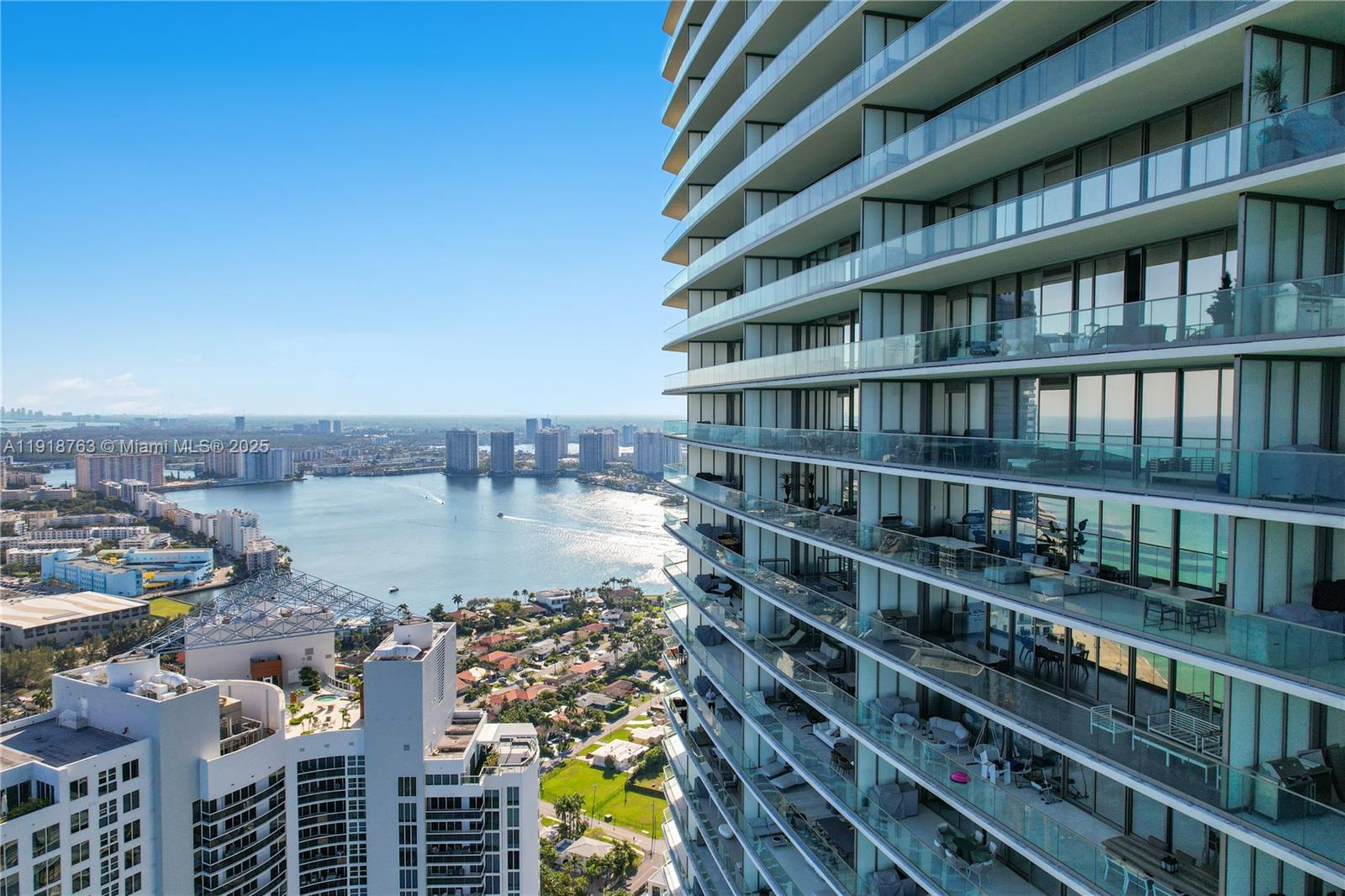 18975 Collins Ave # 4605