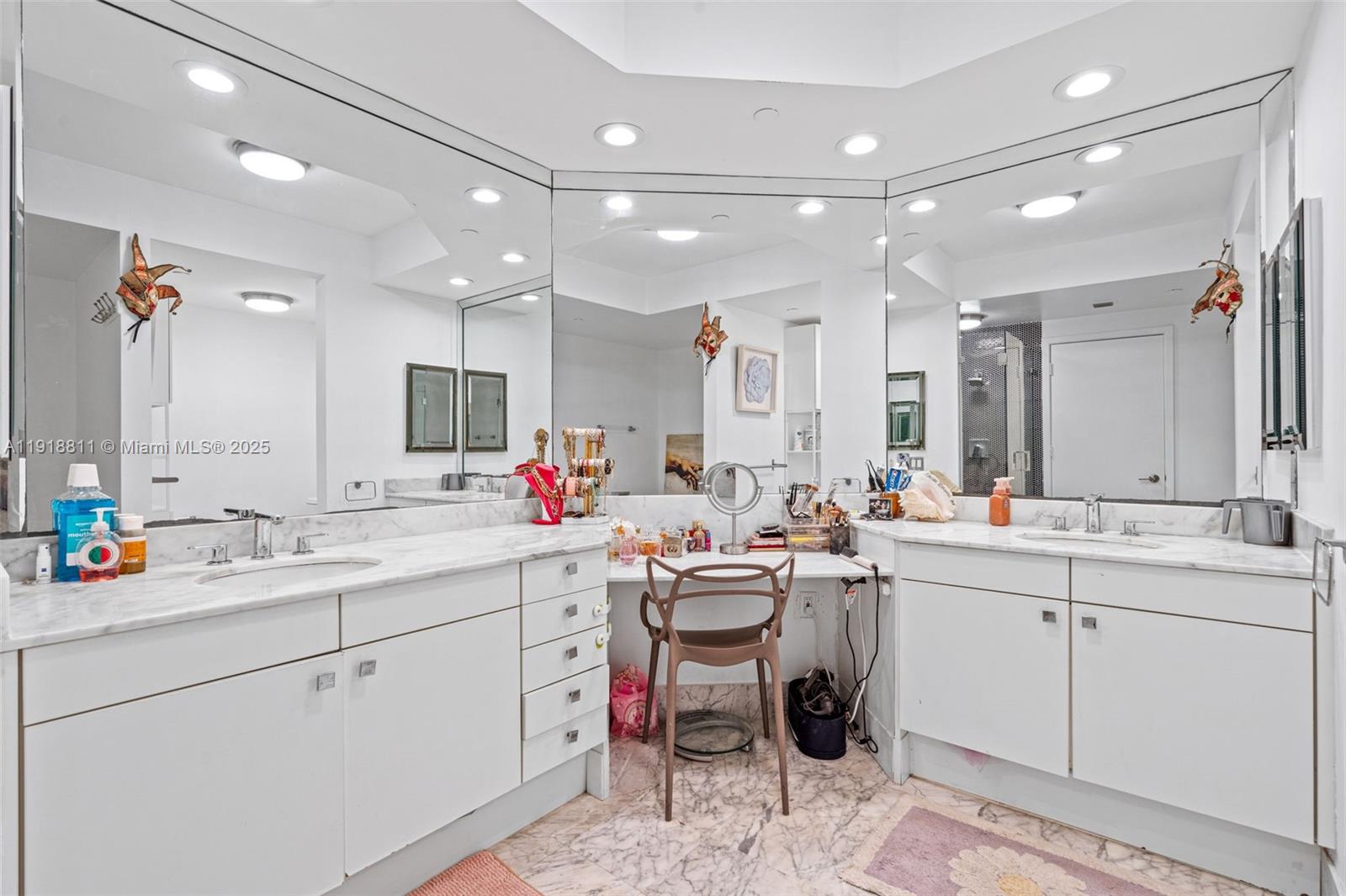 3801 NE 207th St Unit: 26BN