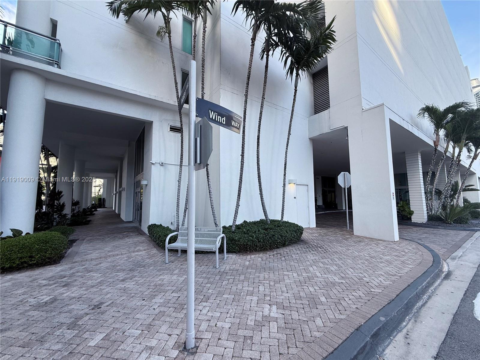 350 S Miami Ave Unit: 2013