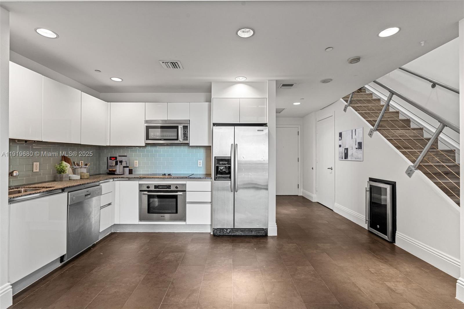 1050 Brickell Ave # 1006