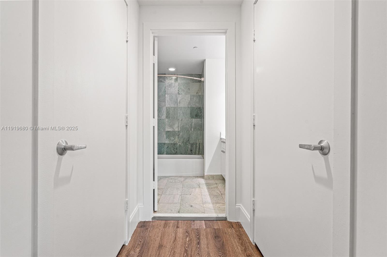 1050 Brickell Ave # 1006