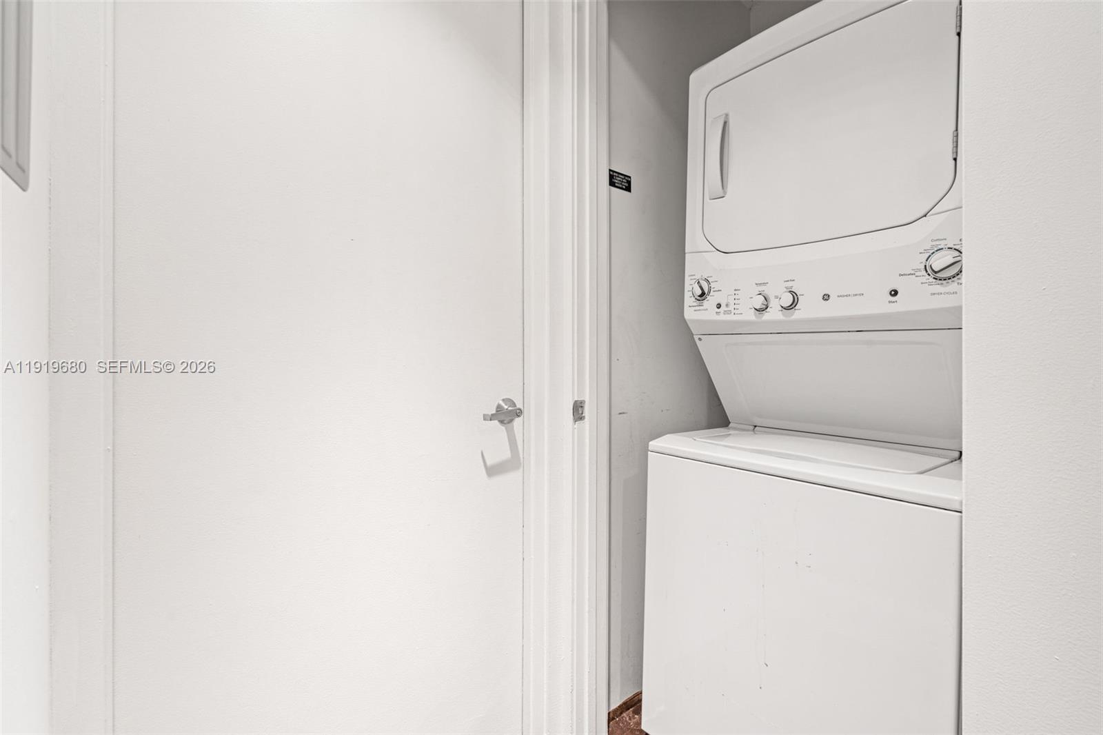 1050 Brickell Ave # 1006