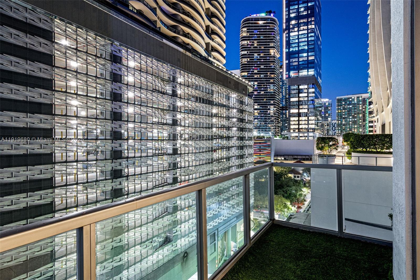 1050 Brickell Ave # 1006