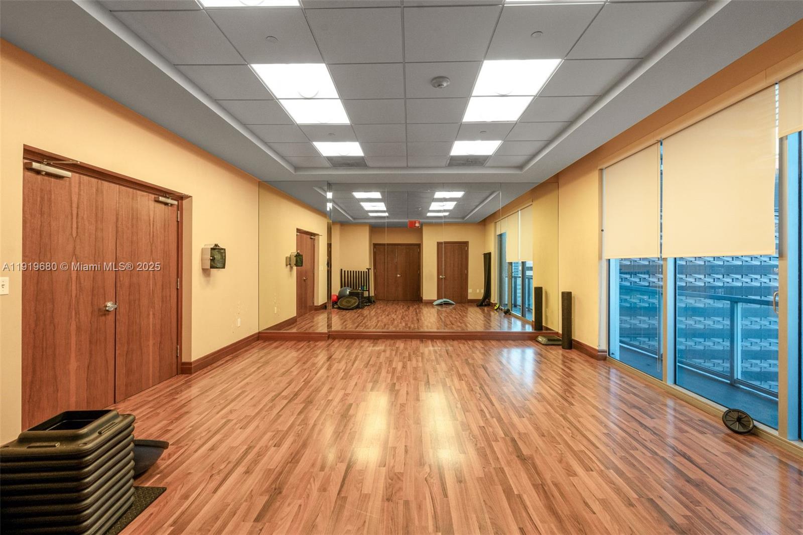 1050 Brickell Ave # 1006