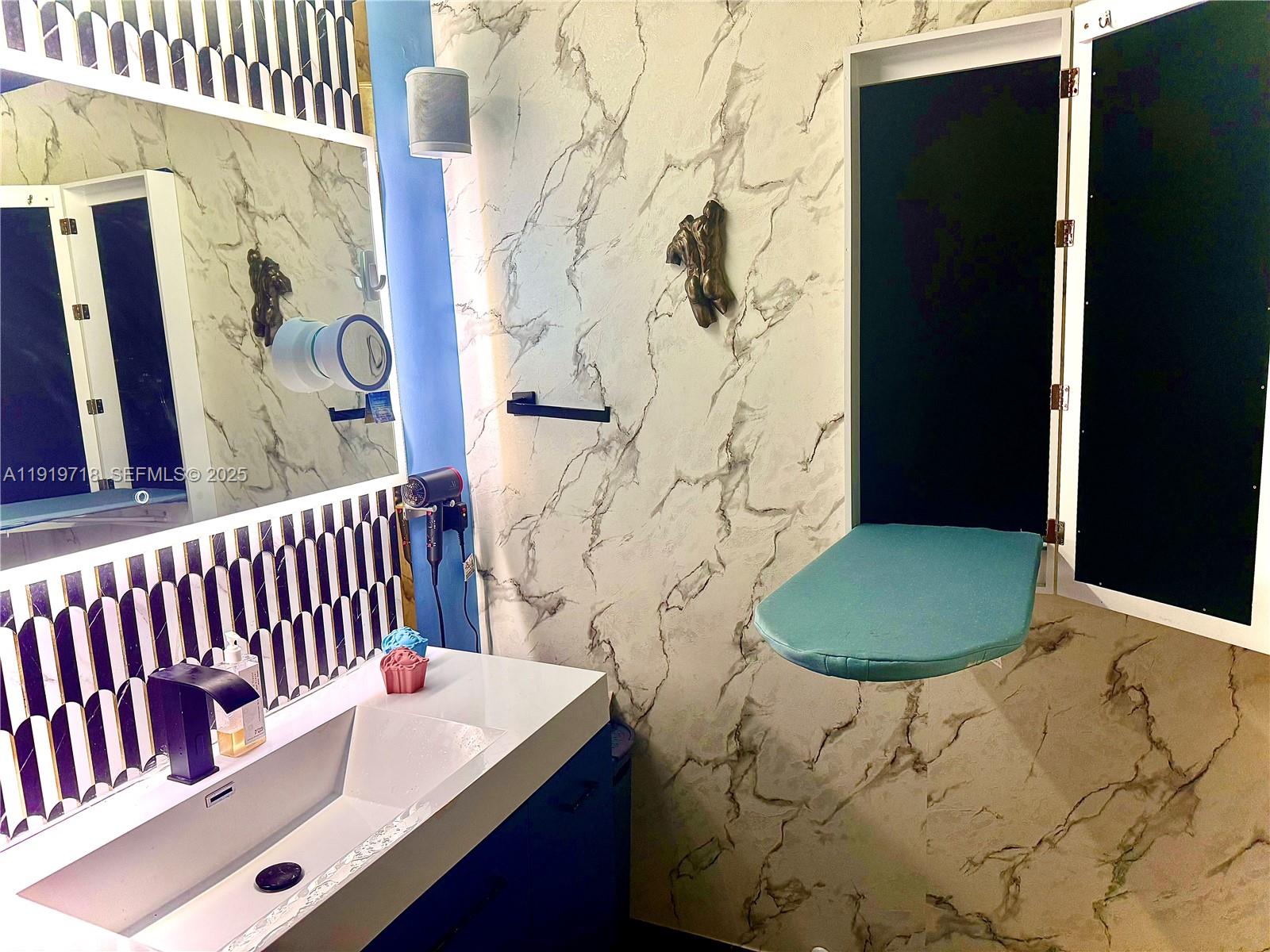 1600 NE 1st Ave # 2009