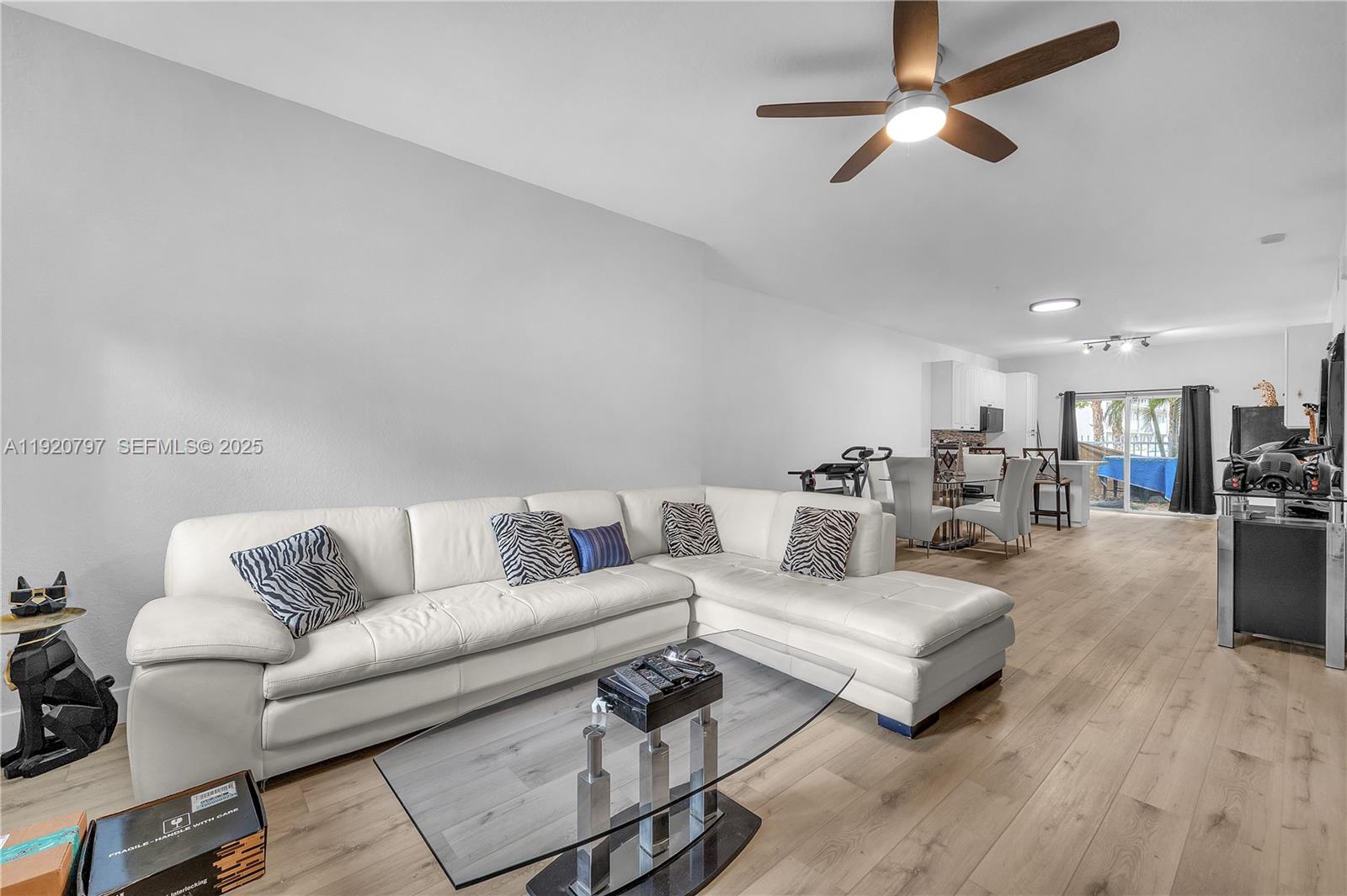 4950 Washington St # 1