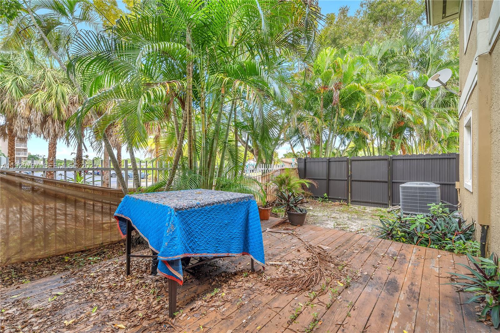 4950 Washington St # 1