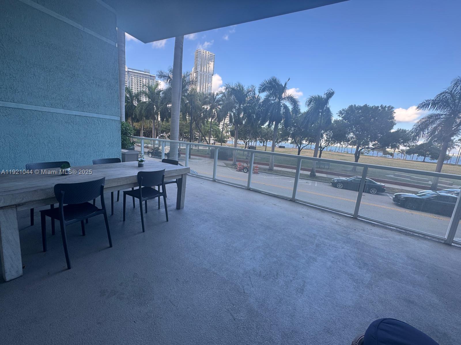 1900 N Bayshore Dr # 1A