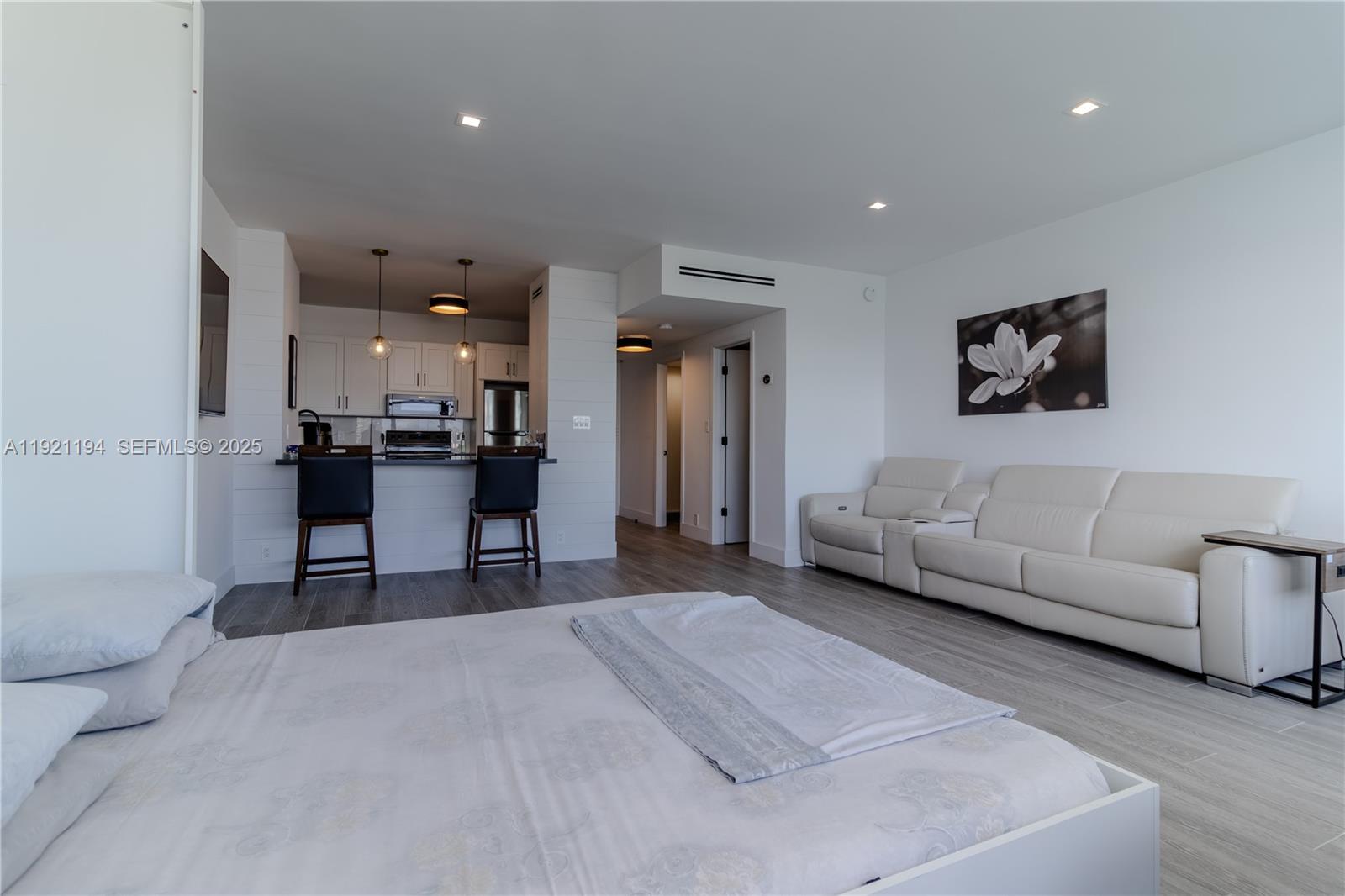 20 E Island Ave # 1415