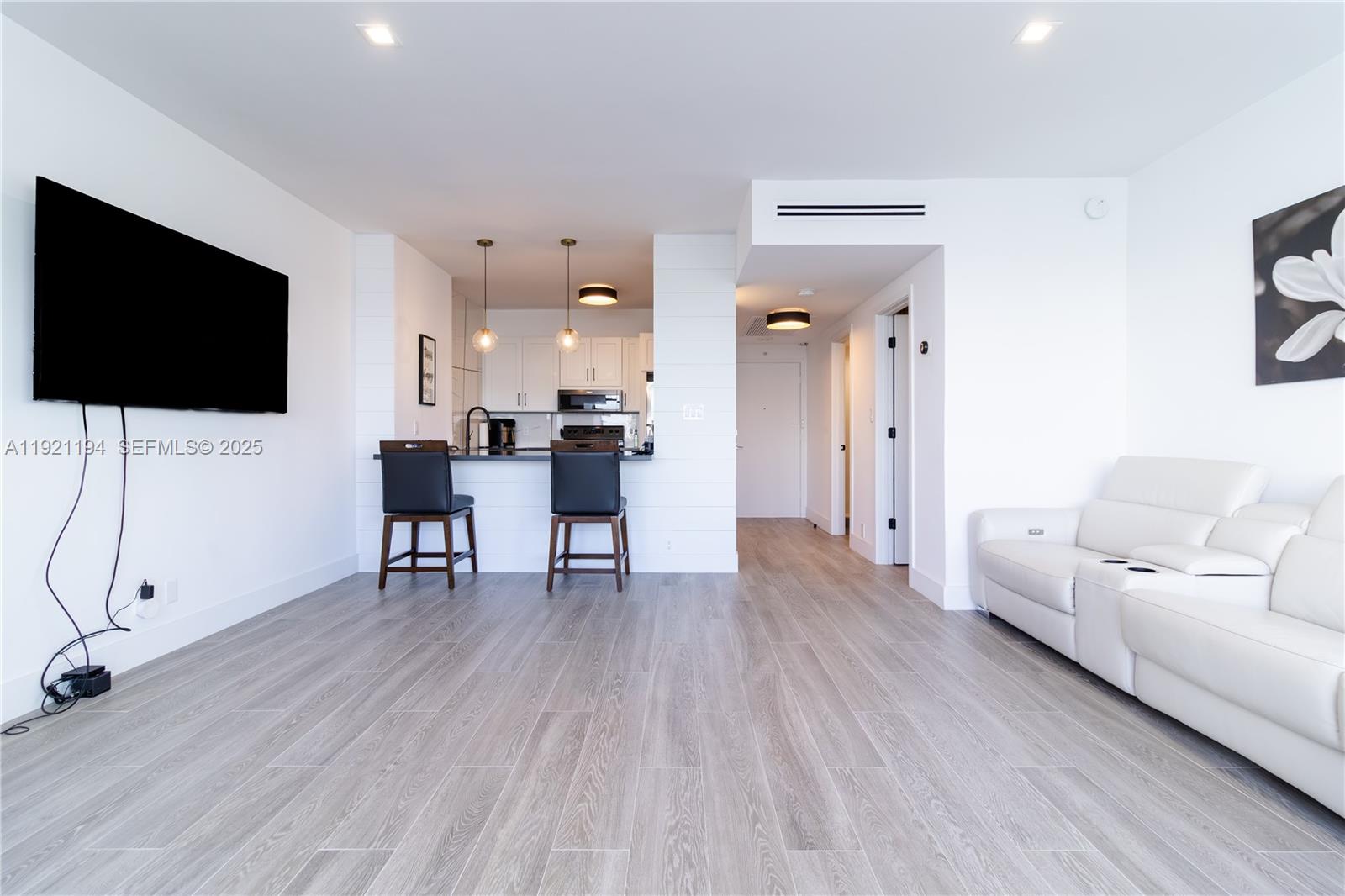 20 E Island Ave # 1415