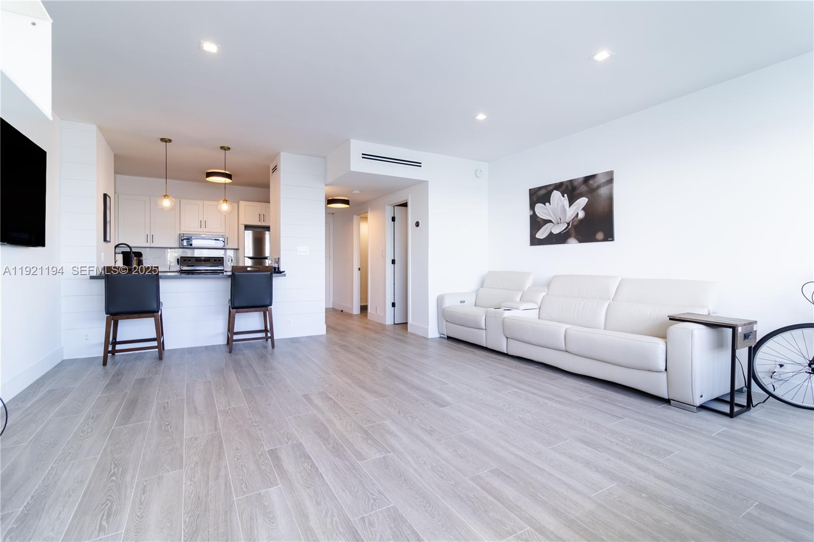 20 E Island Ave # 1415