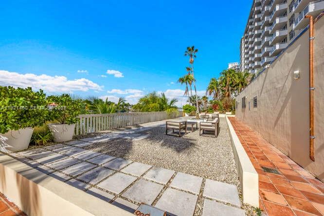 5600 Collins Ave # 4H