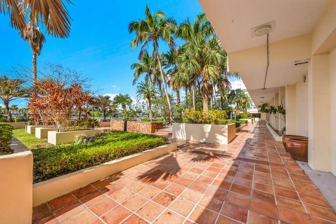 5600 Collins Ave # 4H