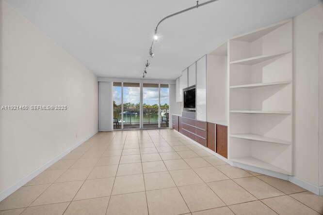 5600 Collins Ave # 4H