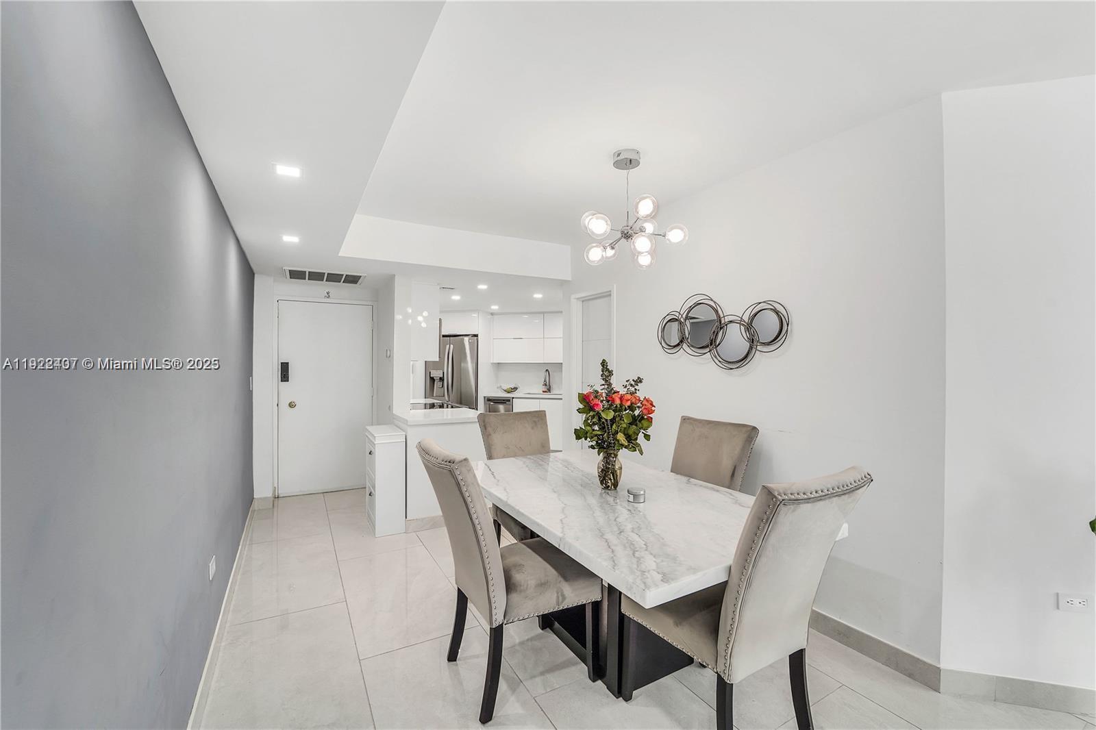 999 Brickell Bay Dr # 711