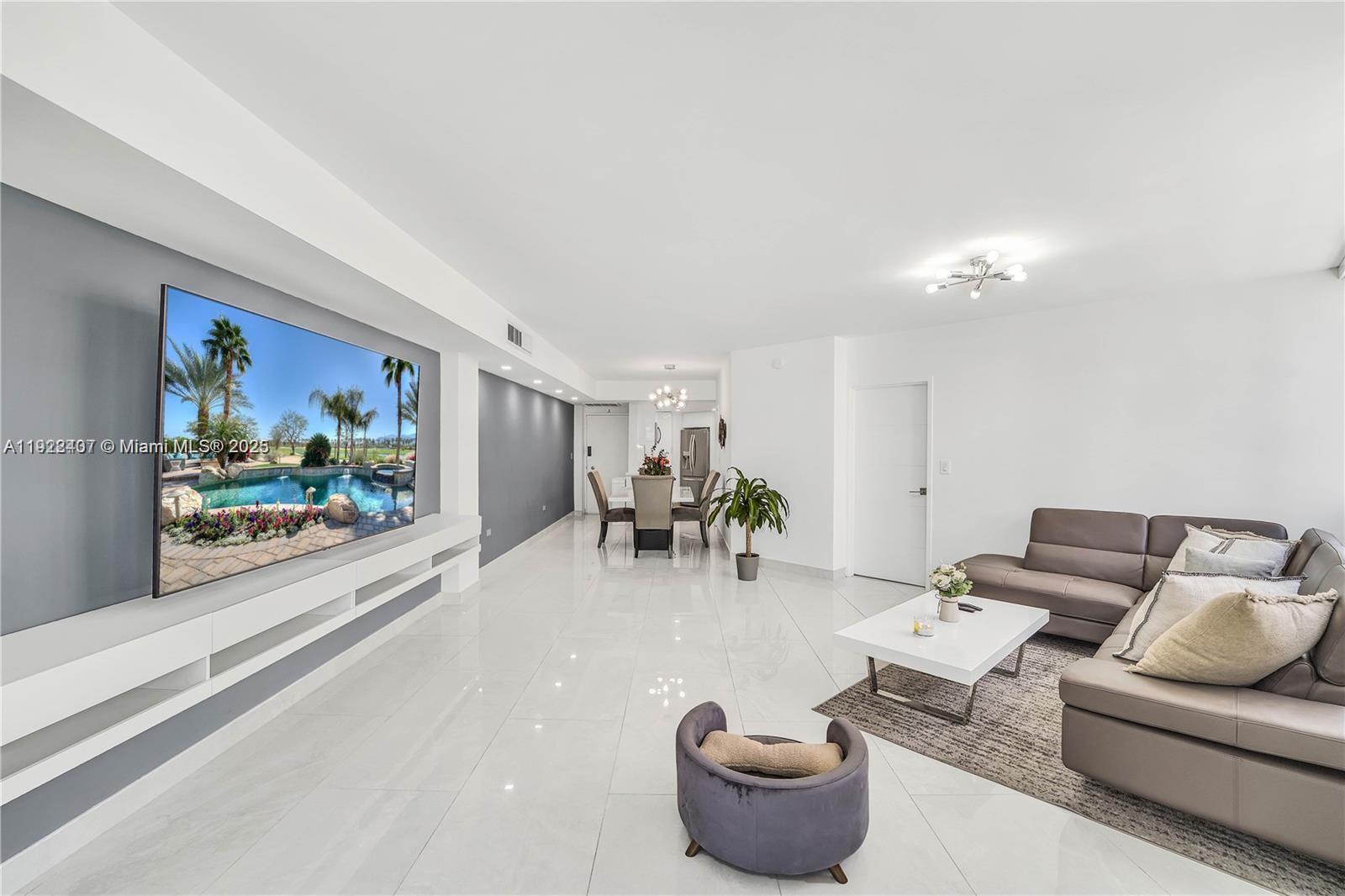 999 Brickell Bay Dr # 711