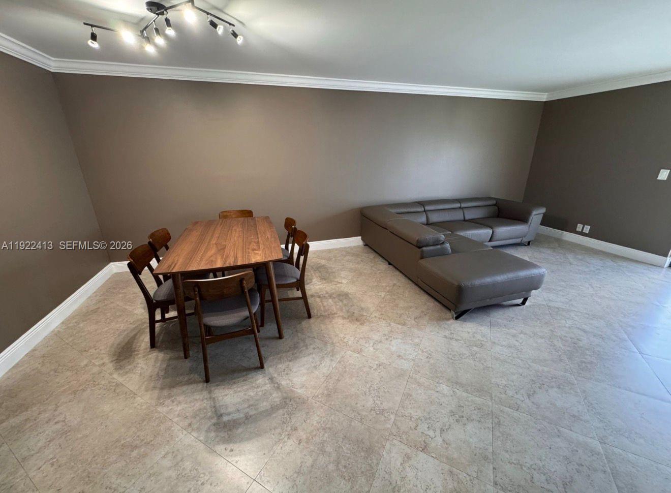 2401 Collins Ave # 1807