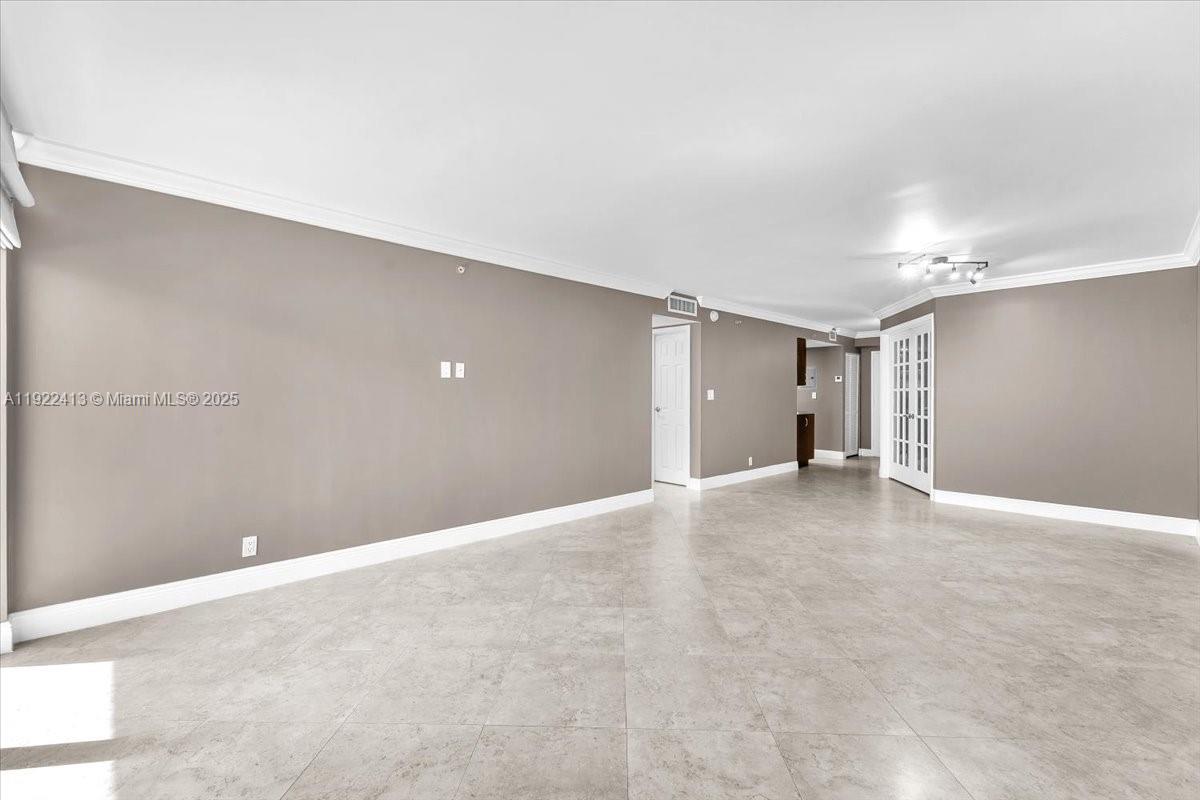 2401 Collins Ave # 1807