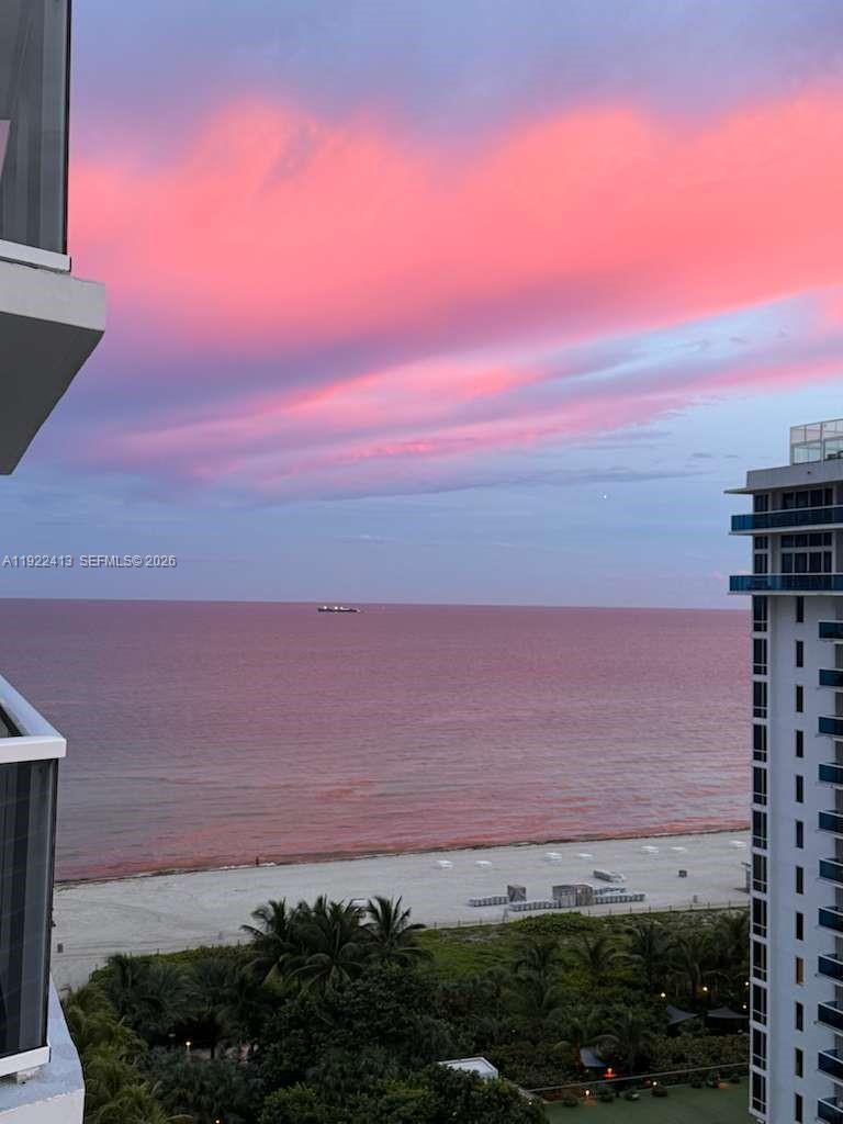 2401 Collins Ave # 1807