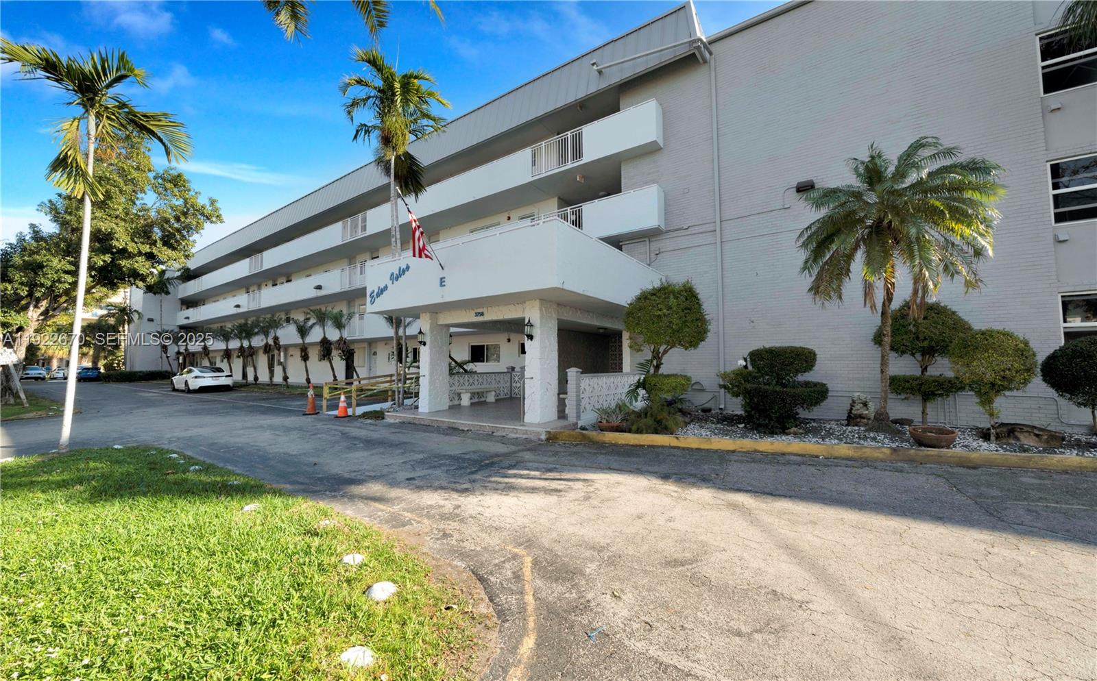 3750 NE 170th St # 101