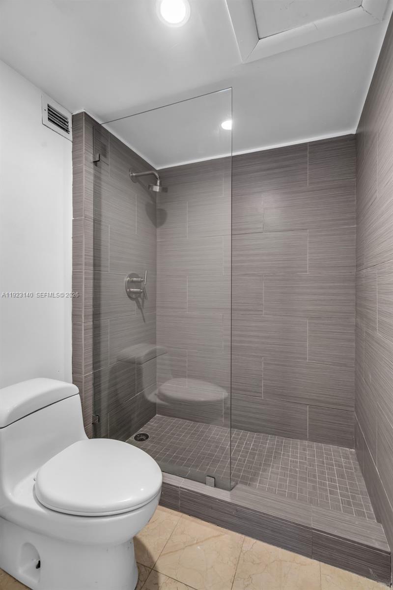 2301 Collins Ave # 621