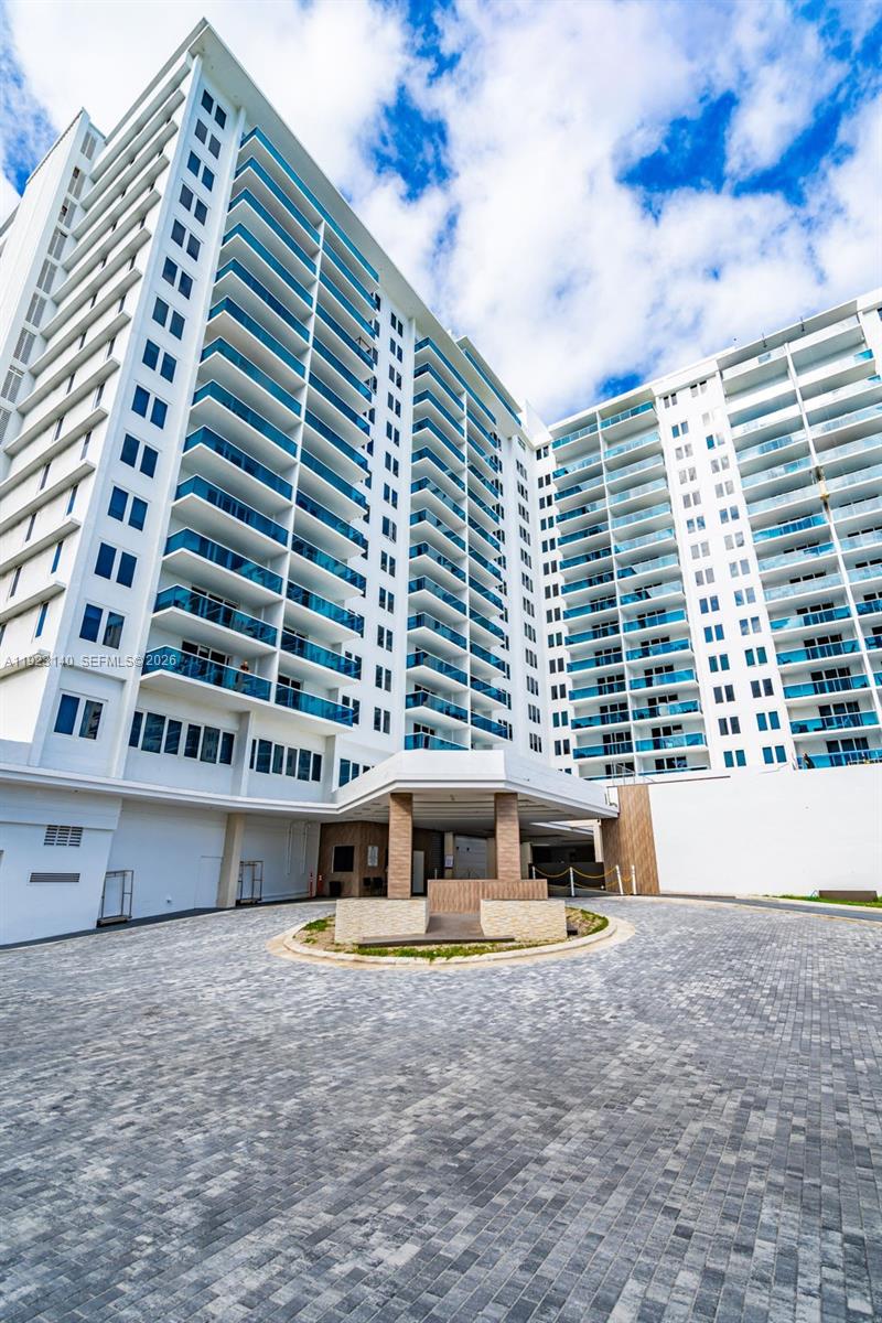 2301 Collins Ave # 621