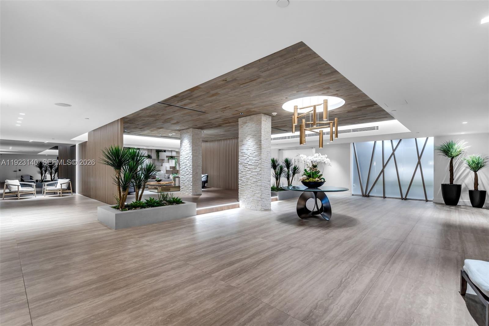 2301 Collins Ave # 621