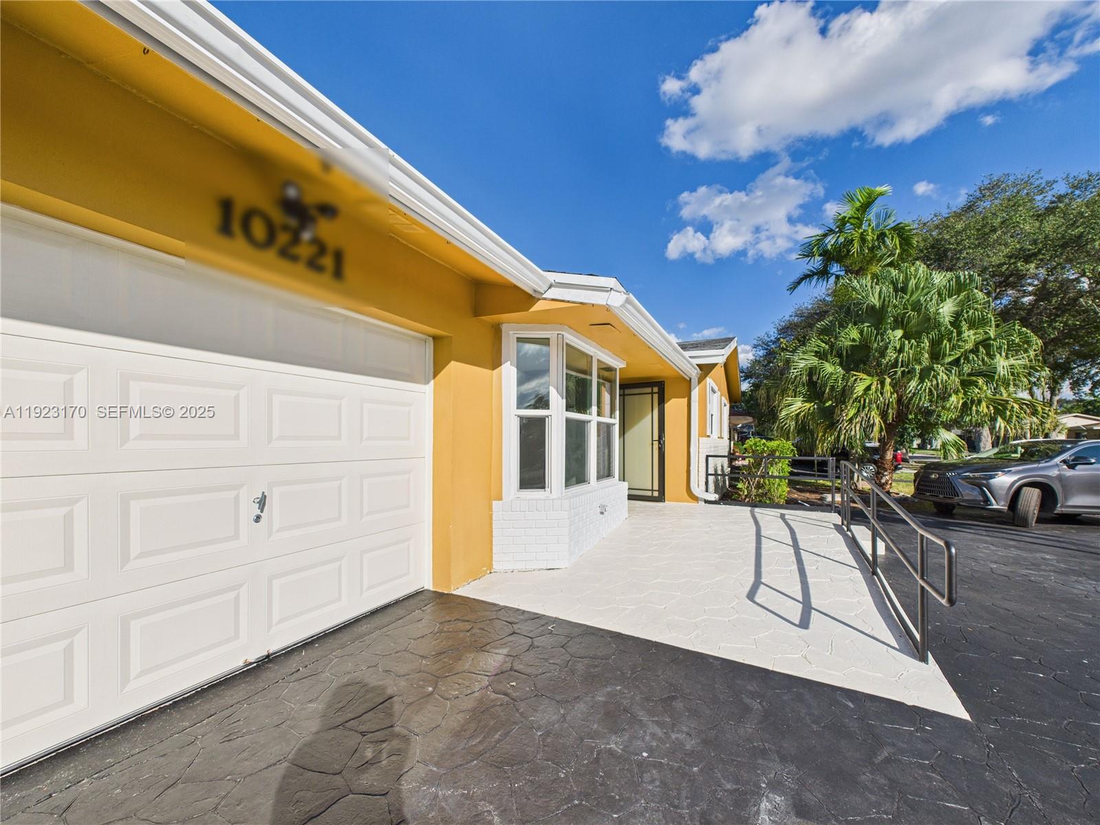 10221 SW 50th Ct