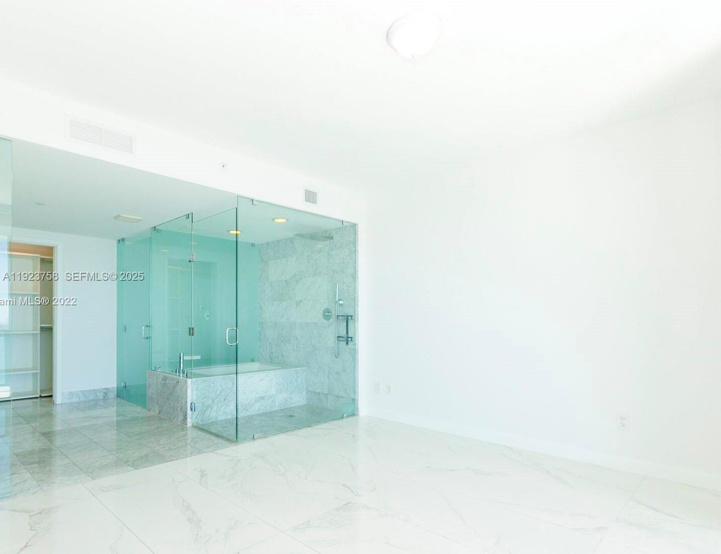 3131 NE 7th Ave # 2702