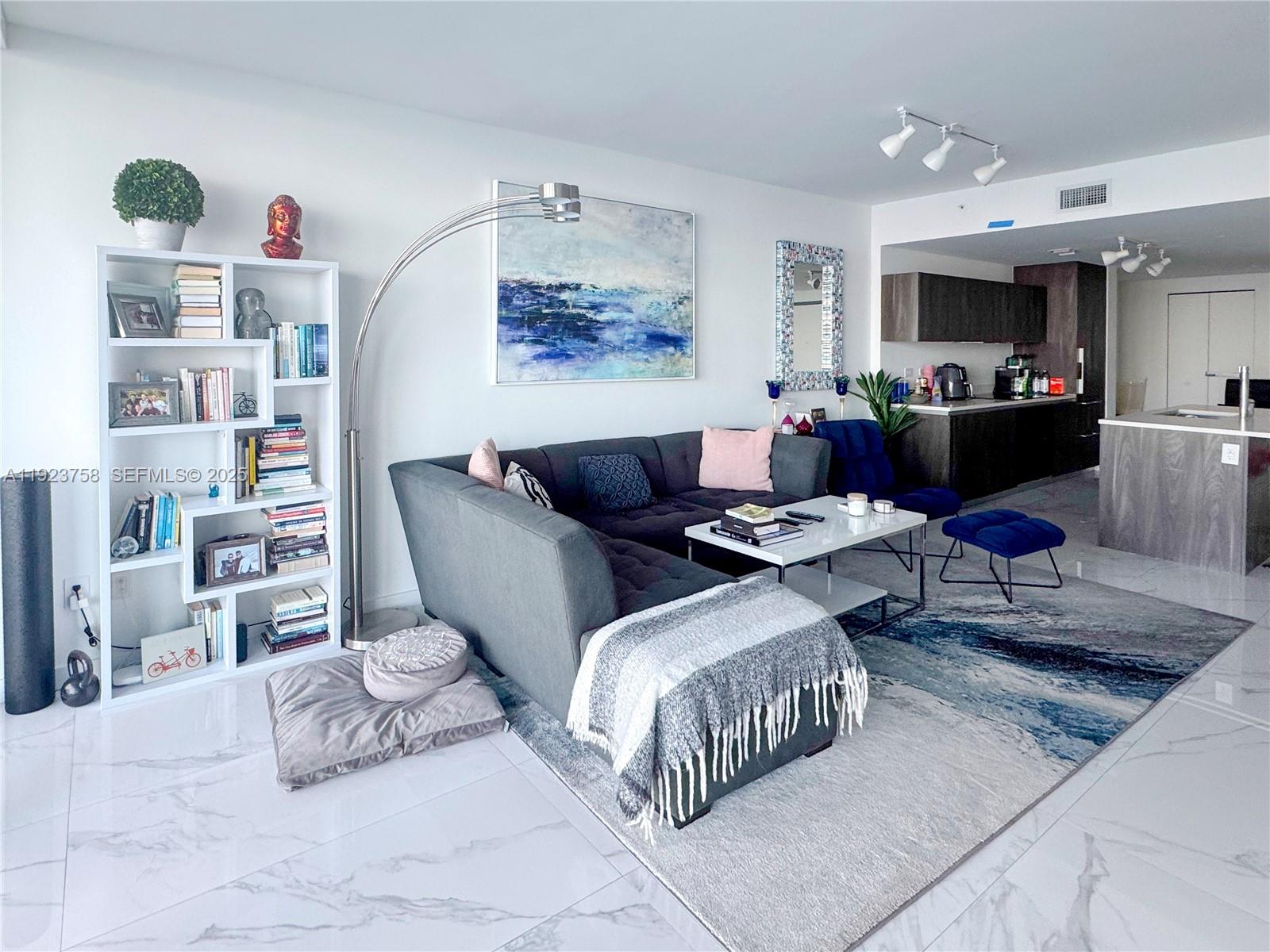 3131 NE 7th Ave # 2702