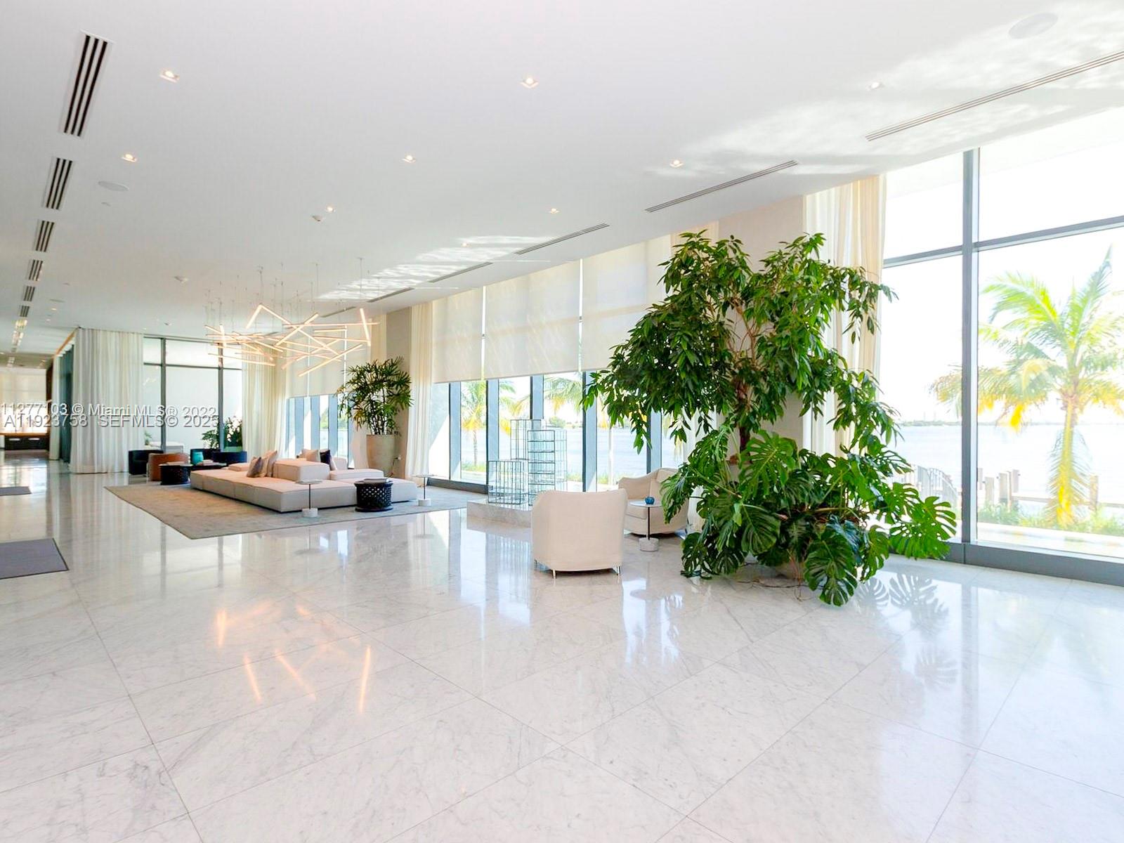 3131 NE 7th Ave # 2702