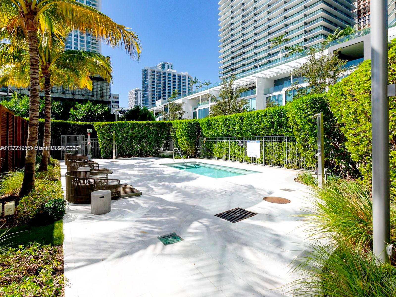 3131 NE 7th Ave # 2702