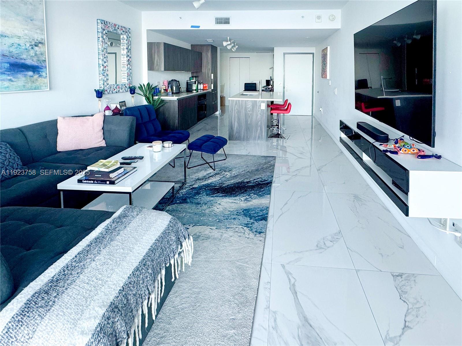 3131 NE 7th Ave # 2702