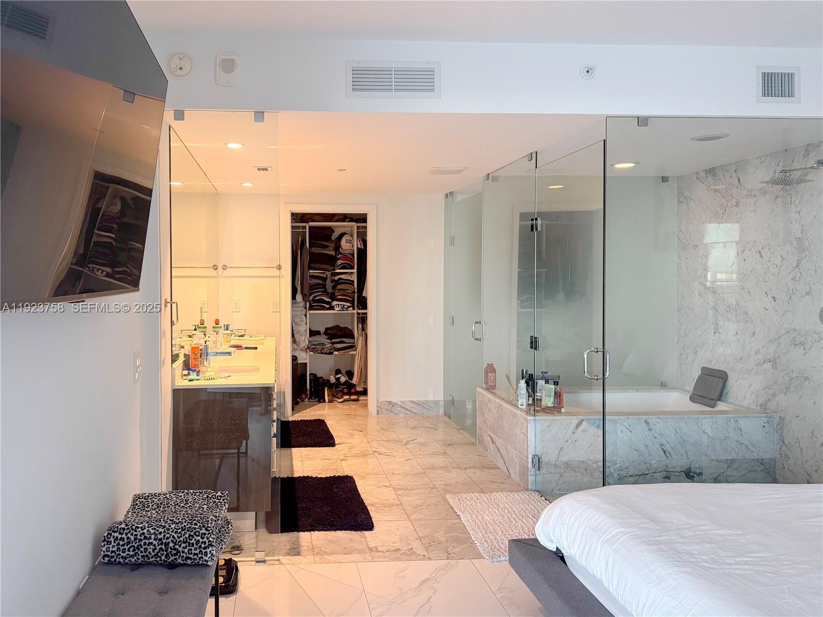 3131 NE 7th Ave # 2702