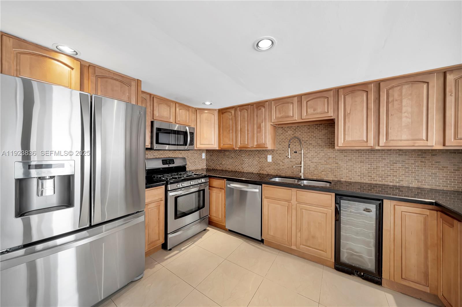 6864 SW 114th Pl # G61