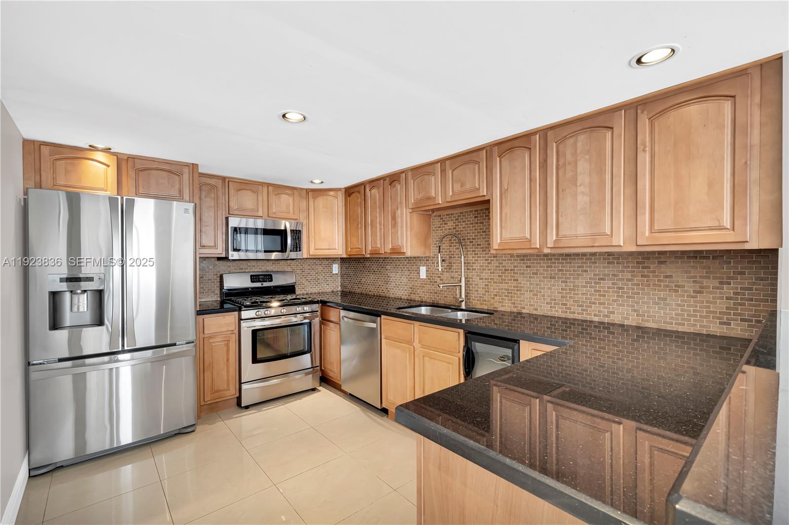 6864 SW 114th Pl # G61